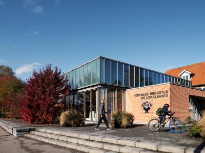 Herfølge Bibliotek og Lokalarkiv. Foto: Trine Sand Skjøldberg
